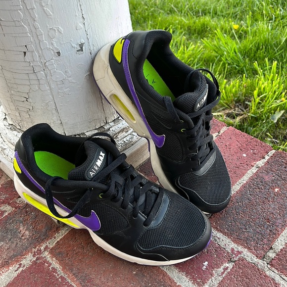 Nike Other - Nike air max sneakers. 🌺